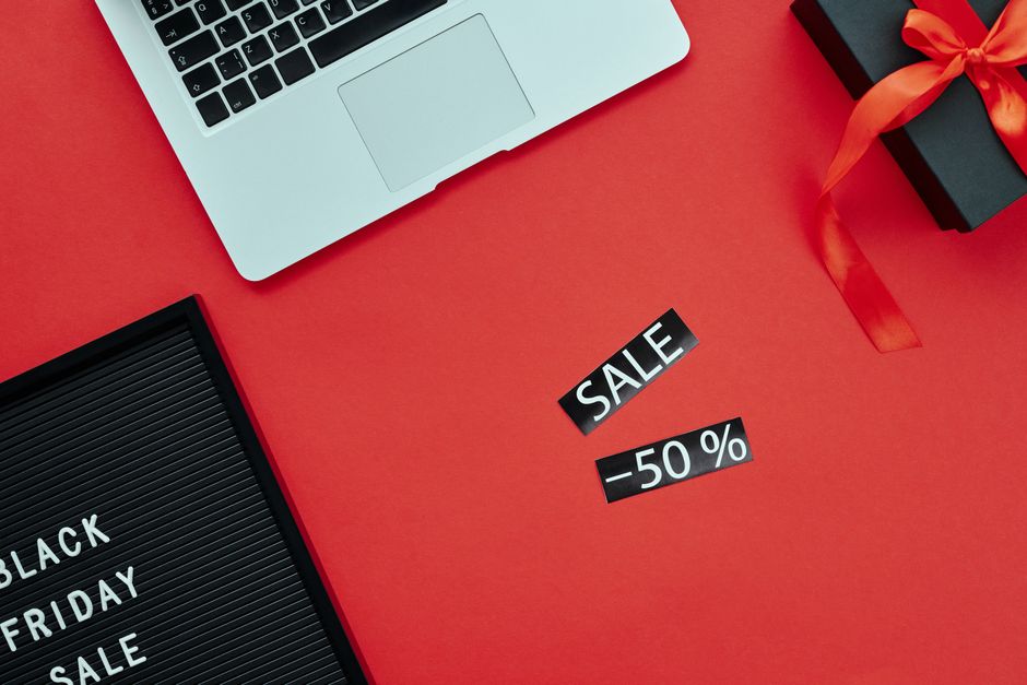 1. ลดราคาสูงสุด 50% สำหรับสายชาร์จและอะแดปเตอร์