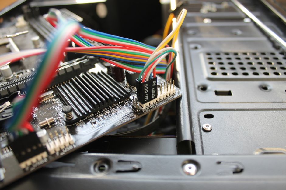 2. Bo Mạch Chủ (Mainboard) – Nền Tảng Kết Nối