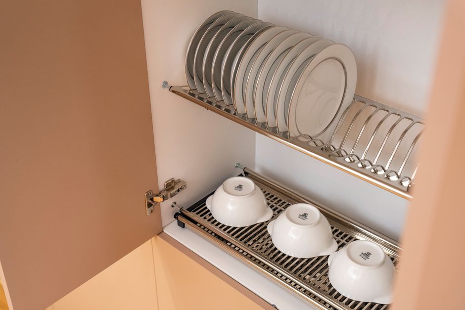 Lợi Ích Của Giá Bát Đĩa Inox Treo Tường