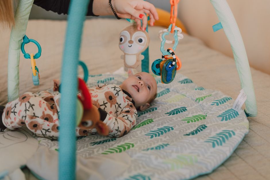 2. Activity Gym o Play Mat