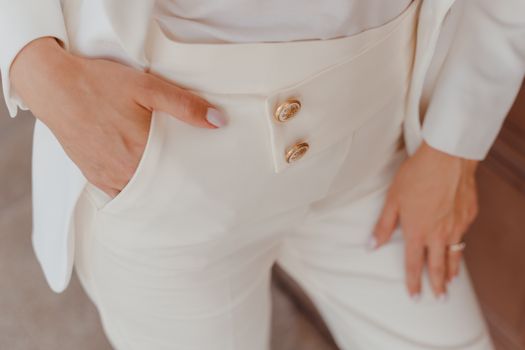 Paano Mag-istilo ng Damit para sa Office na Chic