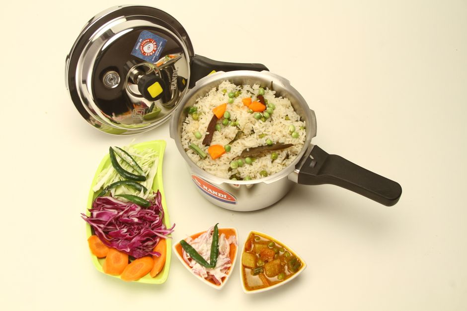 Bakit Dapat Mong Gamitin ang Pressure Cooker sa Kusina