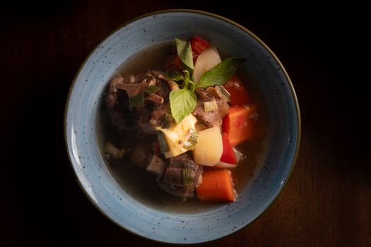 Paano Pumili ng Tamang Stockpot para sa Nilaga
