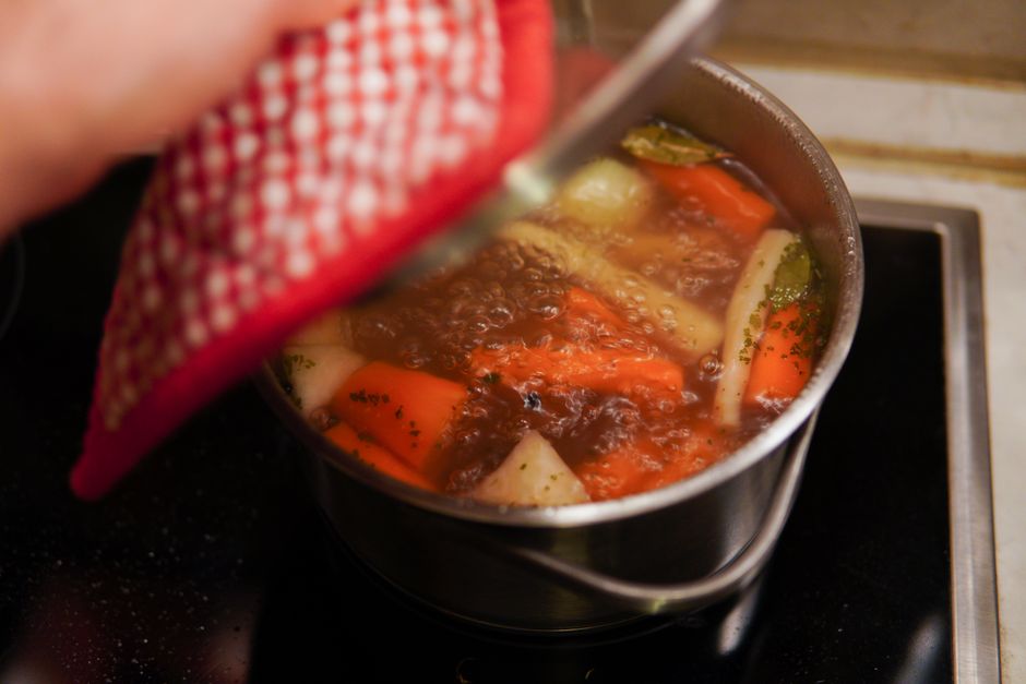 Mga Uri ng Stockpot Batay sa Materyal