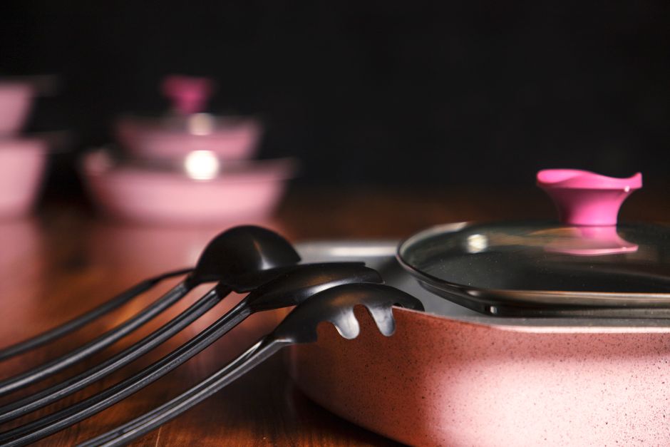 Ceramic vs Non-Stick: Alin ang Mas Mabuti para sa Iyong Kusina?
