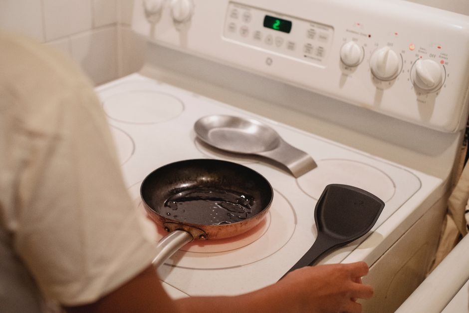 3. Kawali at Kaserola (Frying Pan at Saucepan)