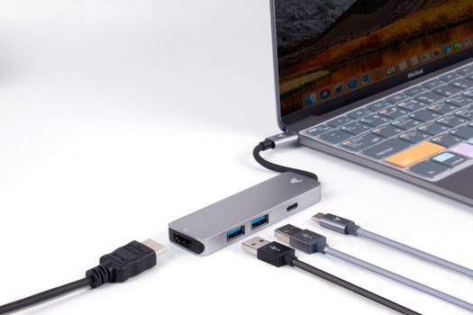 USB-C to HDMI केबल: घर में क्यों रखें, फायदे और उपयोग