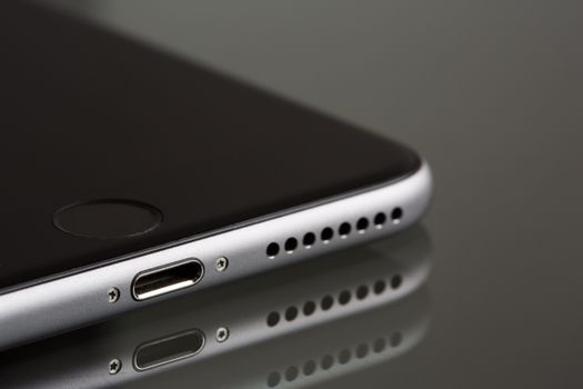 iPhone के लिए 5 बेस्ट Lightning केबल 2024