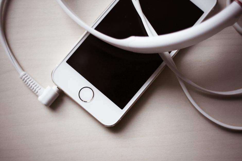 3. Belkin Boost Charge Lightning Cable – प्रीमियम डिज़ाइन और स्थायित्व