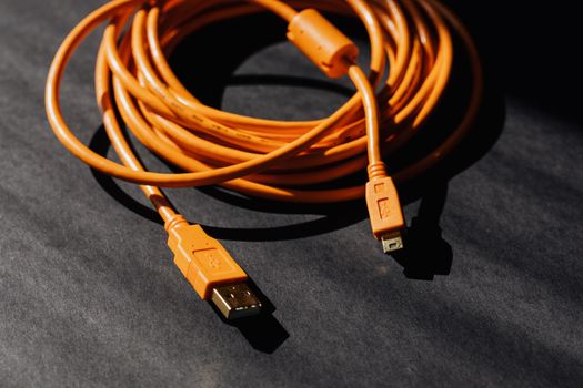 माइक्रो USB केबल खरीदते समय ध्यान दें (गाइड)