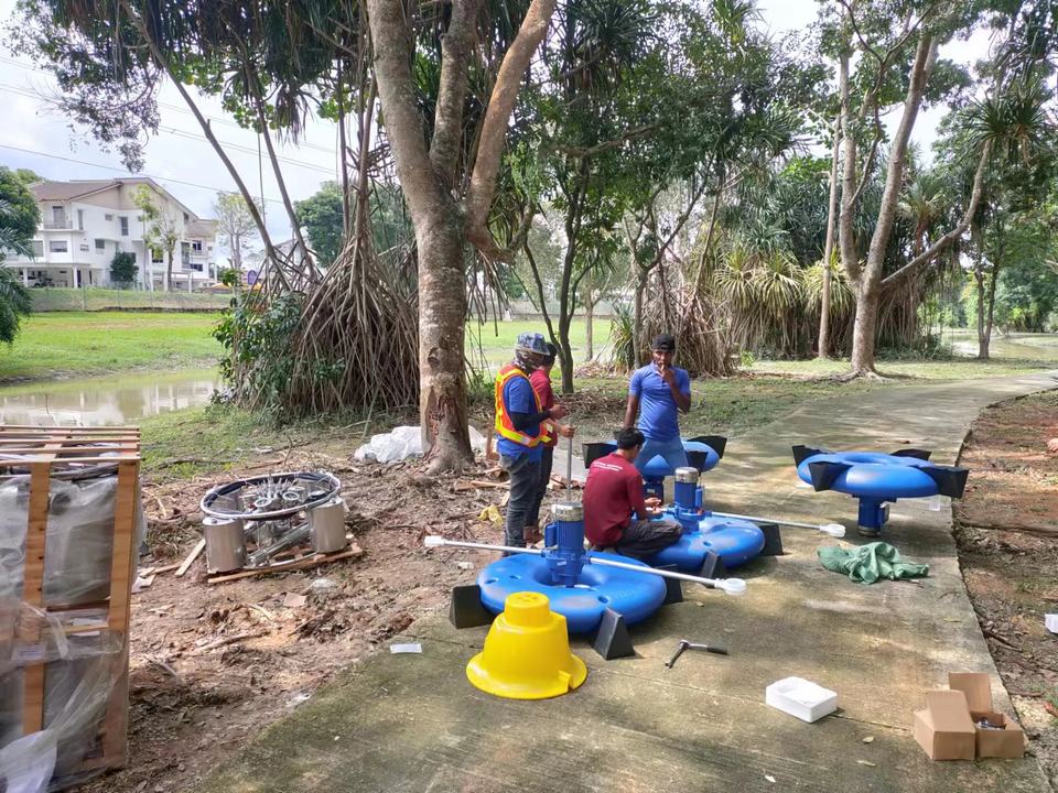 Swell floating aerator, aquaculture fish and shrimp aerator, high efficiency and energy saving