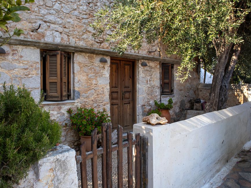 Θεμέλια και Τοιχοποιία: Η Βάση της Ανθεκτικότητας