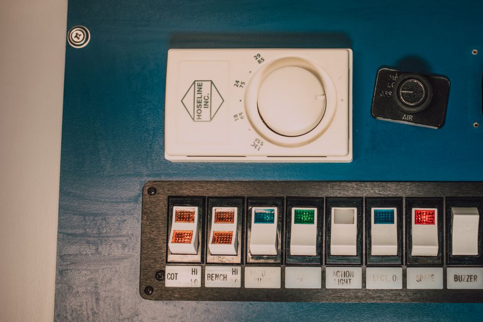 3. Choose Between Manual, Automatic, and Hybrid Transfer Switches