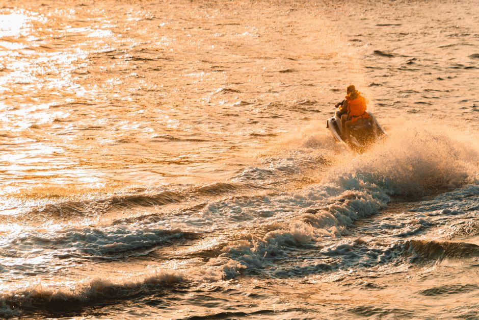Best Life Jackets for Jet Skiing: Top Rated Picks