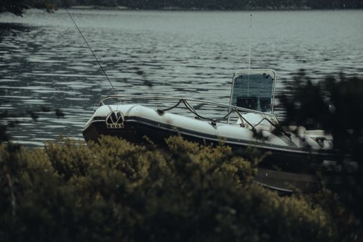 Best Inflatable Boats for Lake Fishing: 7 Top Picks