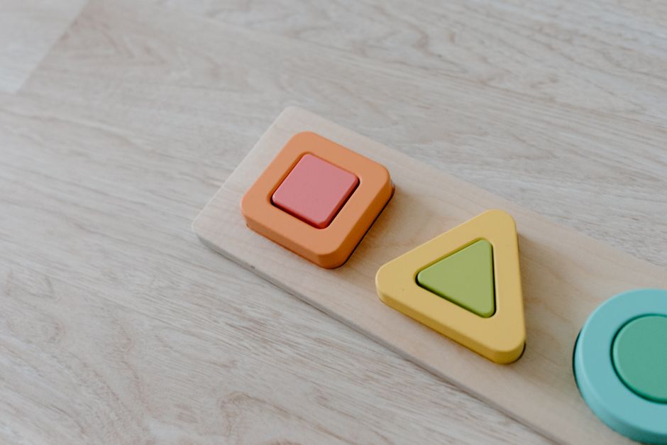 1. Melissa & Doug Shape Sorting Cube