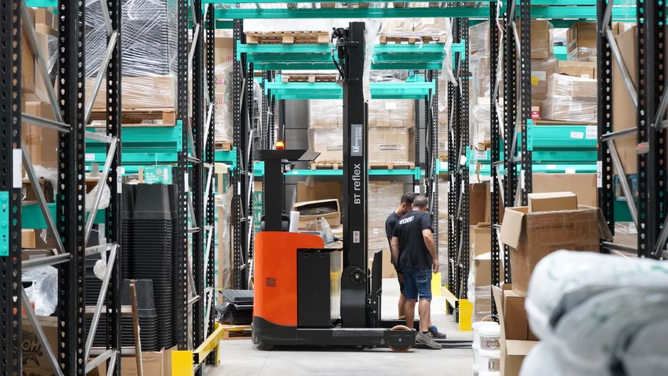 1. Automated Storage and Retrieval Systems (AS/RS)