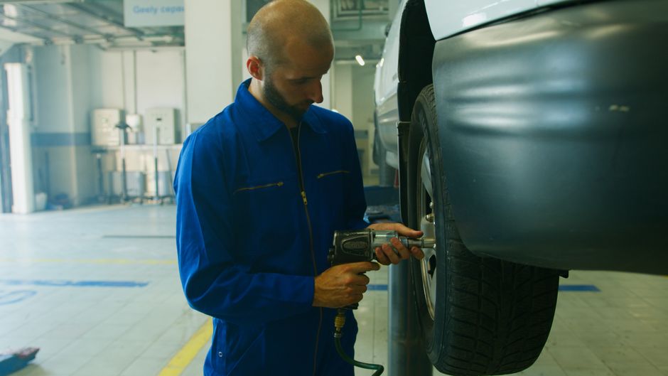 Which Impact Wrench Should You Buy?