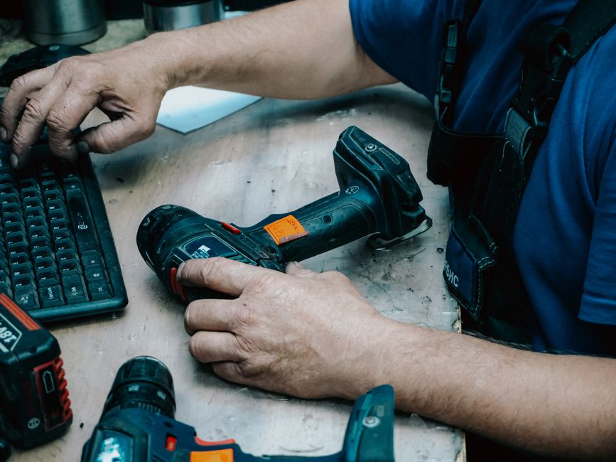 1. Milwaukee Tool – The Cordless Powerhouse