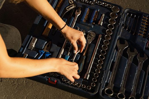 How to Use a Torque Wrench Properly: Step-by-Step Guide