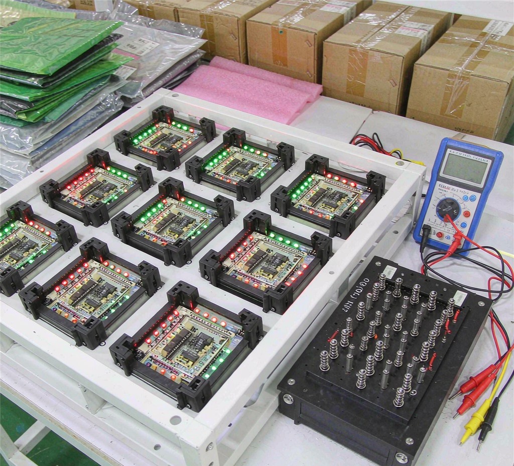 Test fixture and burn-in rack before packing