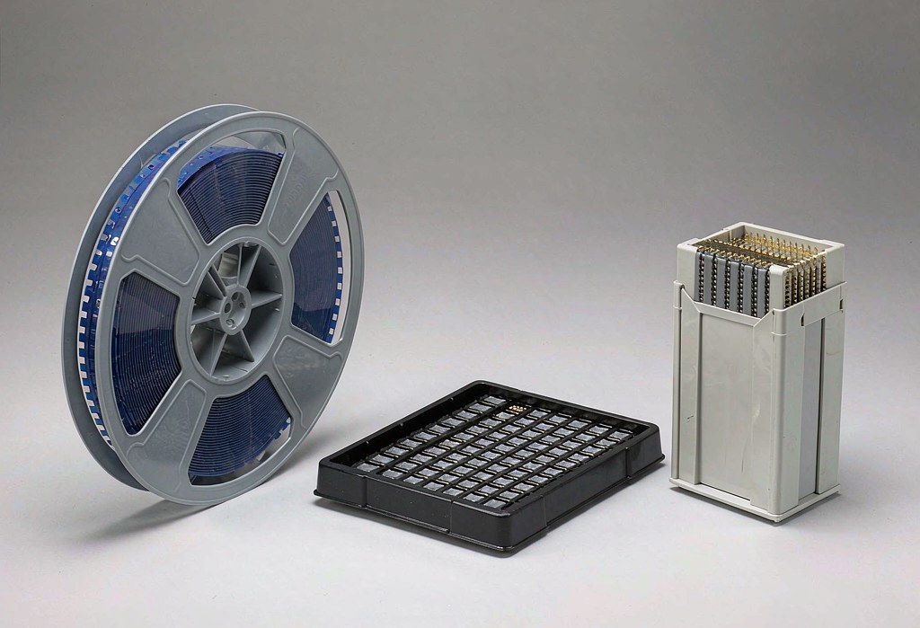 SMD component reel, tray and tube packing formats