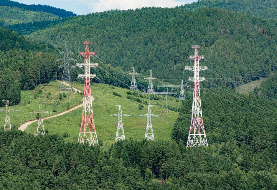 Core Principles of Electrical Safety Near Transmission Lines