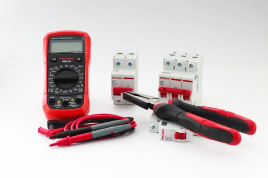 True RMS Multimeter: What It Is & Why It Matters