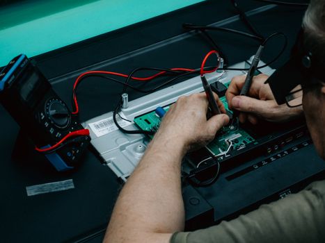 Best Multimeters for HVAC Technicians: Top 6 Picks