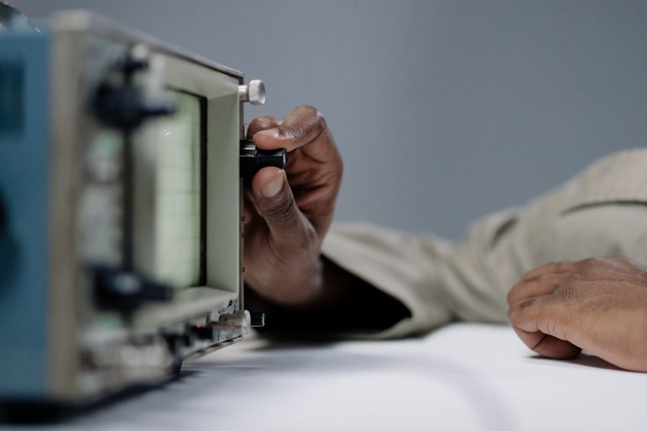 How Does a Megohmmeter Actually Work?
