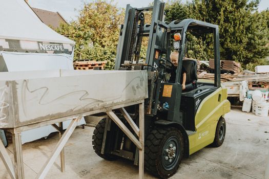 Material Handling Companies Going Green: 10 Sustainability Strategies