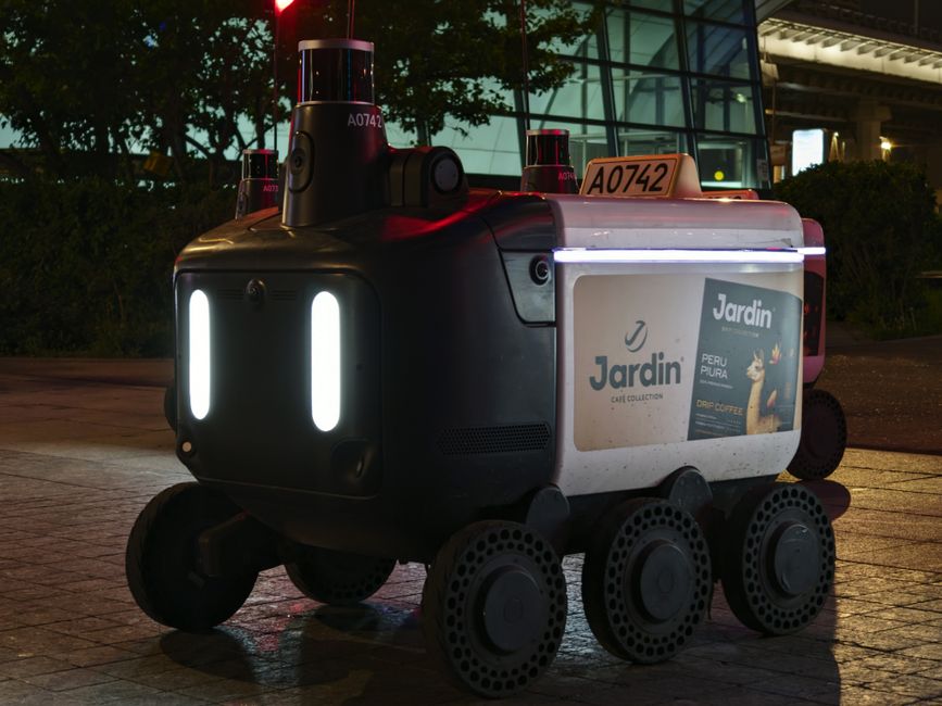1. Autonomous Mobile Robots (AMRs) for Goods-to-Person Picking