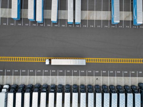 Stacker vs Reach Truck: Which Fits Your Warehouse?