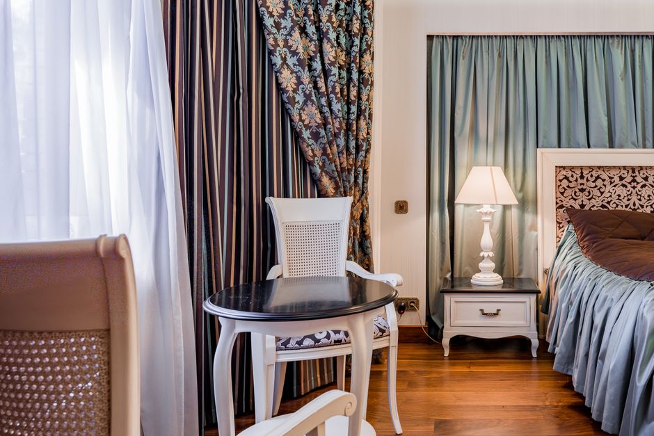 Should Curtains Touch the Floor?